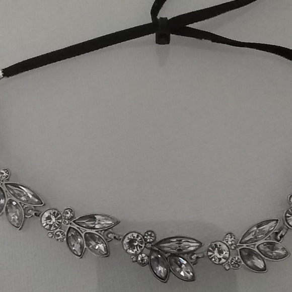 Faux diamond and rhinestone choker necklace. - Picture 4 of 8